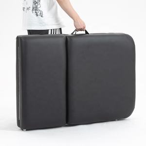 Lit de massage <span class=keywords><strong>professionnel</strong></span> pliable en aluminium à trois sections, directement de l'usine, avec éponge haute densité |   OEM pour les meilleurs établissements sportifs - Product Image 3