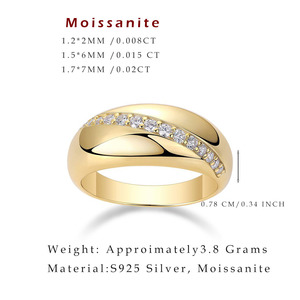 Anello da Donna in Argento Sterling Placcato Oro 18K con Fascia Comfort <span class=keywords><strong>Fit</strong></span> da 8mm, Design Elegante e Senza Tempo, con Pietre Moissanite Incastonate a Pavé - Product Image 2