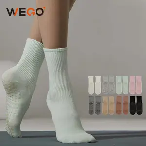 Sản Xuất Tùy Chỉnh Crew Chống Trượt Yoga Vớ Phụ Nữ Cotton Grip Bán Buôn Phụ Nữ Vừa Ống Dày Rắn Terry Pilates Vớ