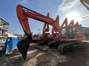 รถขุดดินระบบไฮดรอลิคตีนตะขาบรถแบคโฮขุด30ton มือสอง Dx300lc Doosan300 DX300LC - Product Image 2