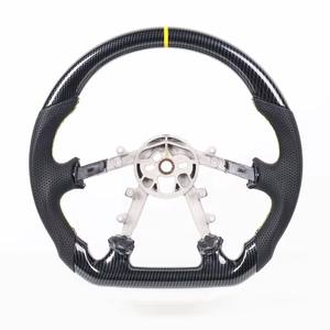 Volant en cuir perforé en fibre de carbone hydro-déposé pour Chevrolet <span class=keywords><strong>Corvette</strong></span> <span class=keywords><strong>C5</strong></span> <span class=keywords><strong>1997</strong></span> 1998 1999 2000 2001 2002 2003 2004 - Product Image 6