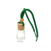 Bouteille diffuseur de parfum en verre suspendu pour voiture de 8 ml, transparente, avec bouchon à vis, couvercle en bois, bouteille de parfum de haute qualité, diffuseur à roseaux