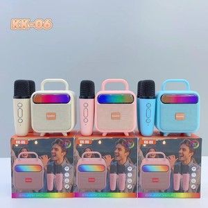 Micrófono inalámbrico todo <span class=keywords><strong>en</strong></span> uno de alta potencia para karaoke al aire libre portátil 5,3 para sistema de sonido RGB Bluetooth con pantalla de letras - Product Image 3