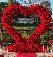 Arche de fleurs artificielles en forme de cœur de roses rouges en soie pour décoration de mariage et de fête de demande en mariage