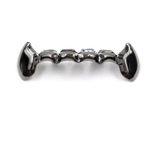 Juego de dientes Grillz superior e inferior con colmillos de vampiro chapados en oro - Product Image 6