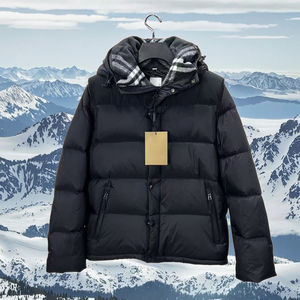 Bomber di Lusso 2025 Stile Vintage Iconico, Nuova Giacca Autunnale <span class=keywords><strong>Uomo</strong></span> con Fantasia Geometrica, Slim, Cappuccio, <span class=keywords><strong>Impermeabile</strong></span> ed Eco-Sostenibile - Product Image 1