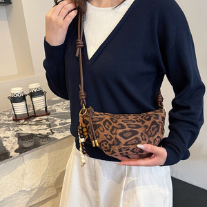 WT0107 Bolso Versátil para Mujer 2025 - Elegante Bolso Bandolera Cuadrado con Textura de Croissant - Product Image 3