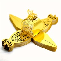 Boîte cadeau en papier personnalisée pour mariage, design élégant avec couronne dorée et découpes florales, pour bonbons et chocolats