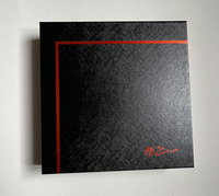 Caja de Regalo Rígida de Lujo con Acabado Mate, Tapa Abatible, Cierre Metálico y Asa de Plástico Texturizado Negro, Cajas de Regalo para Invitados de Boda