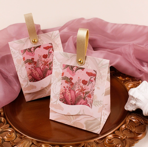 New cream-white <b>wedding</b> candy <b>box</b> with a retro French-style hand-held champagne-colored bow texture candy <b>box</b> design - Product Image 3
