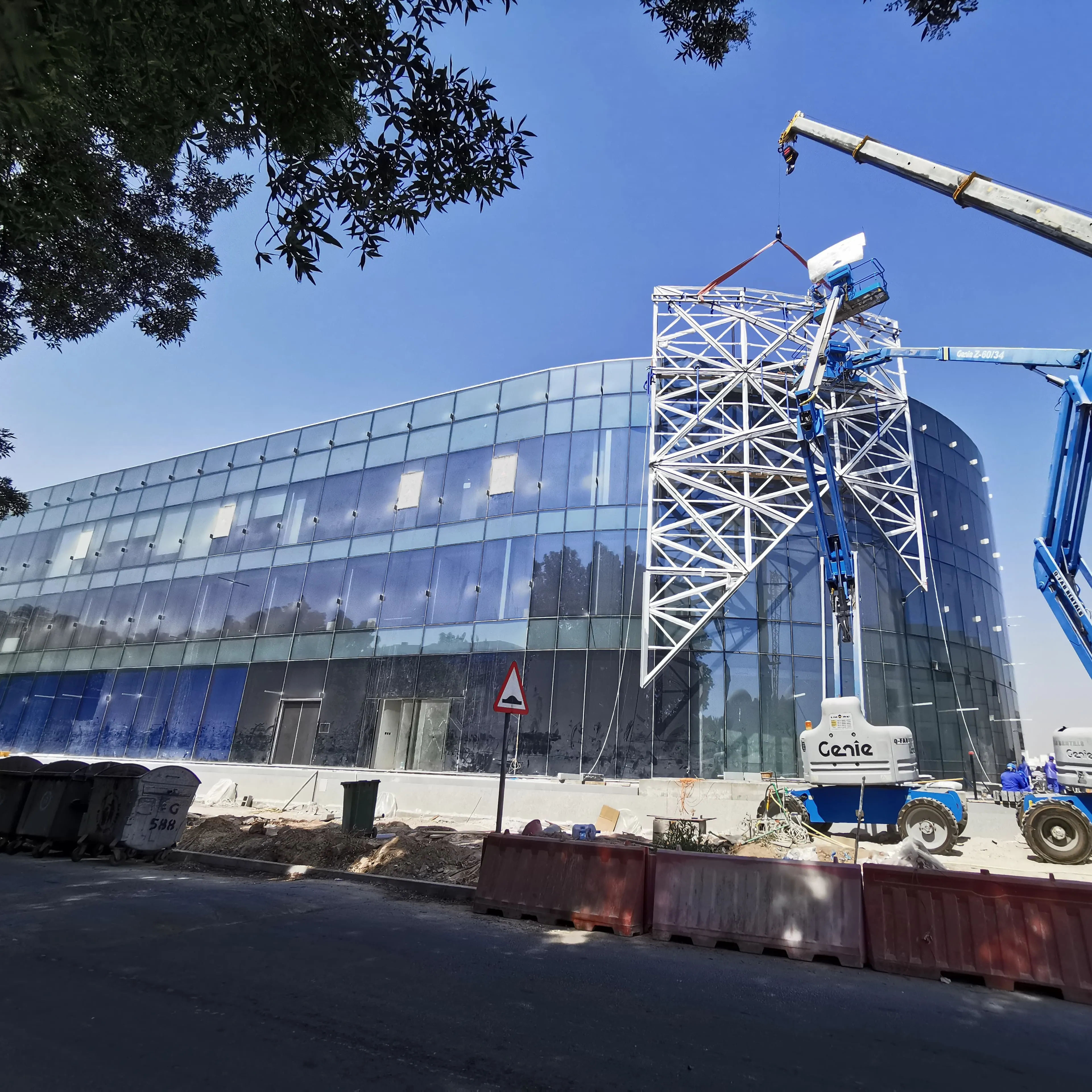 Revêtement de panneau mural en aluminium ignifuge personnalisé pour immeuble de bureaux extérieur pour murs rideaux