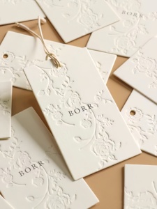 Thẻ treo bán buôn tùy chỉnh, thiết kế logo trên giấy đặc biệt, thẻ treo ép nổi dành cho quần áo - Product Image 3