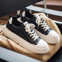 Nouvelle tendance, baskets à plateforme pour hommes avec motif imprimé, logo personnalisé, patchwork noir et blanc, chaussures de skate en cuir, vente en gros