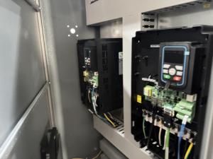 เครื่องกดเบรก CNC ขนาดเล็กความแม่นยำสูงเครื่องดัดโลหะอลูมิเนียมไฮดรอลิกเซอร์โวมอเตอร์อัตโนมัติสำหรับโลหะพีวีซี - Product Image 3