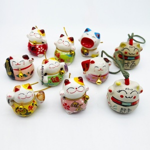 แมวกวักนำโชค เครื่องประดับเซรามิกขนาดเล็ก งานฝีมือสร้างสรรค์เชิงวัฒนธรรม ของขวัญชิ้นเล็กๆ สำหรับตกแต่งรถยนต์ โต๊ะทำงาน และบ้าน - Product Image 3