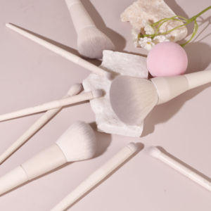 Juego de 8 Brochas de Maquillaje Profesionales YRX de Alta Calidad con Mango de Madera y Pelo Sintético, Logotipo Personalizado, Venta al Por Mayor - Product Image 1