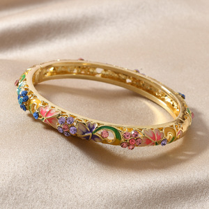<span class=keywords><strong>2025</strong></span> Hợp Thời Trang Mới Trung Quốc Phong Cách Vòng Đeo Tay Vòng Đeo Tay Retro Phong Cách Dân tộc Cloisonne Giá Rẻ Men Rose Flower Bangles Cho Phụ Nữ Quà Tặng - Product Image 2