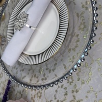 Assiette de présentation transparente en plastique perlé de 13 pouces avec vaisselle perlée argentée gravée pour banquet de mariage, écologique PZ01460