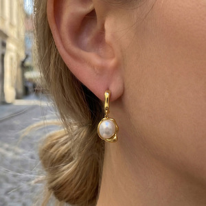 Boucles d'oreilles pendantes plaquées or avec perles d'imitation, bijoux classiques en alliage pour femmes - Product Image 2