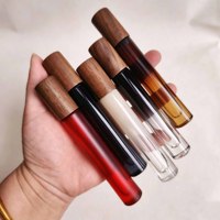 Vente en gros de flacons de parfum en verre avec couvercles en bois de noyer, flacons de parfum carrés, flacons de parfum vaporisateurs de 10 ml, flacons en verre dégradé