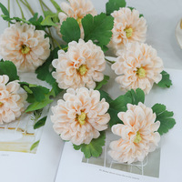 Fleur artificielle de chrysanthème simulé à la main pour la décoration intérieure de la maison pour l'art de la photographie de la Saint-Valentin