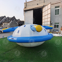Équipement de parc aquatique sur mesure, île flottante gonflable Saturn Rocker pour adultes, utilisable en lac
