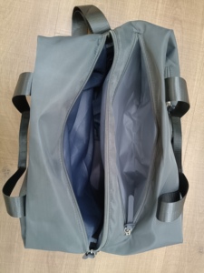 2025 bolso de mano de cuero gris Unisex para mujer con cierre de cremallera bordado decoración verano moda poliéster bolso elegante - Product Image 3