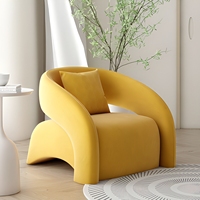 Fauteuil en velours style influenceur, design léger et luxueux avec accoudoirs courbes, idéal pour les salons et appartements compacts, décontracté