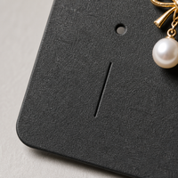 Maßgefertigte YINWO Bogenförmige Geprägte Schmuck-Papierkarten OEM ODM Fabrik Großhandel Gestanzte Kundenspezifische Form Kostenloses Design Über 1000 Stück Branding