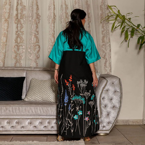 فستان جلباء بطباعة أزياء جديدة للربيع والصيف في دبي بألوان متباينة - Product Image 4