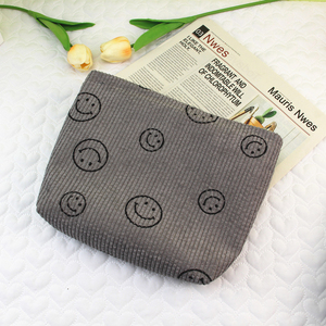 Bolsa de cosméticos de viaje profesional con cremallera Estuche de maquillaje de moda Logotipo personalizado para mujeres y hombres Bolsa pequeña esencial - Product Image 4