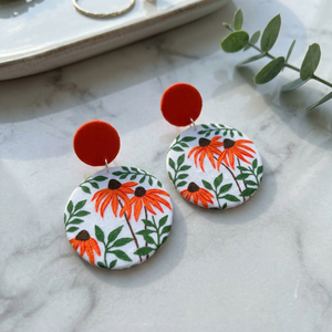 Boucles d'oreilles pendantes tendance pour femmes, motif floral Susan à yeux noirs, couleur orange - Product Image 1