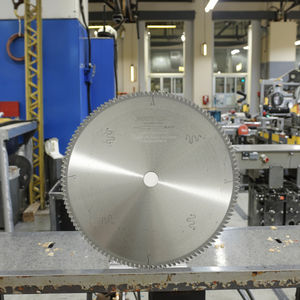 Lame de scie TCT de qualité industrielle OEM 455mm d'usine 120T pour outil de coupe en aluminium Durable 4.4 4.0x25.4 30mm approvisionnement en gros - Product Image 1