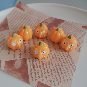 Abalorios de resina planos de 25 mm con diseño de calabaza de Halloween para accesorios de joyería para el cabello DIY, cabujones planos y decoración para fundas de teléfono - Product Image 1