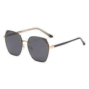 Gafas de sol para mujer, montura metálica, lentes polarizadas TAC UV400 negras para conducir, viajar, moda - Product Image 1