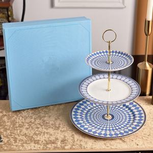 Plateau à gâteau rond à 3 étages en porcelaine verte de luxe européenne sous glaçure pour mariage, maison, bureau - Product Image 2