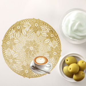 เสื่อปูรองแต่งงานทำจากพีวีซีปรับแต่งได้มี2025เสื่อและแผ่นรองจานกลวงสีบรอนซ์กันน้ำได้อเนกประสงค์ - Product Image 1