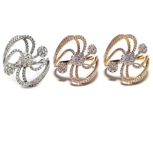 Bague de fiançailles et de mariage bohème exceptionnelle en or blanc 18 carats avec diamants de haute qualité et sertissage pavé classique à trois grappes, fabriquée en Chine - Product Image 4