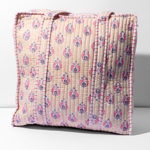 Bolsos tote acolchados con estampado a mano indio. 100% Algodón, Ropa de Algodón para Vadear. Sostenible. Se puede personalizar. Cierre de cremallera. - Product Image 1