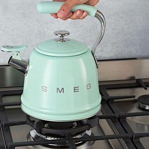<span class=keywords><strong>Bouilloire</strong></span> électrique rétro en acier inoxydable <span class=keywords><strong>Smeg</strong></span> 1,7 L, ébullition rapide, sans fil, avec arrêt automatique et contrôle de la température pour usage domestique - Product Image 5