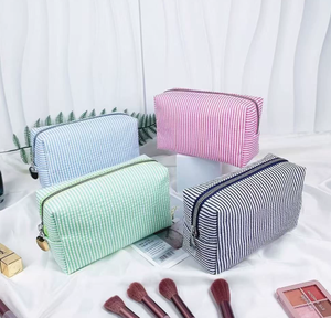 Sacs de maquillage en gros vierges pour femmes et filles, sacs cosmétiques à fermeture éclair, mini sacs de maquillage roses mignons en seersucker pour cadeaux de Noël - Product Image 2