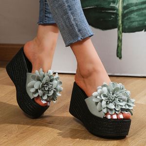 2025 estate nuovo <span class=keywords><strong>tacco</strong></span> da donna <span class=keywords><strong>con</strong></span> una parola fiore <span class=keywords><strong>pantofole</strong></span> fresche da donna - Product Image 6