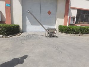 เครื่องป้อนอาหารสัตว์ปีกแบบใหม่ พร้อมถังใส่เมล็ดพืชและทราย  แบบสกรูลำเลียงขนาดใหญ่ สำหรับขาย - Product Image 5