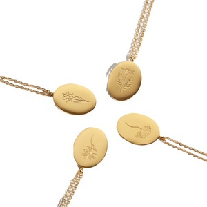 Collier Pendentif Disque Médaille Fleur <span class=keywords><strong>de</strong></span> <span class=keywords><strong>Naissance</strong></span> 12 Mois en Acier Inoxydable Plaqué Or 18K PVD Personnalisé <span class=keywords><strong>de</strong></span> Gros - Product Image 5