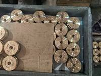 Connecteur de buse à bride industriel OEM personnalisé en laiton 59, usiné de haute précision, finition passivée, à filetage partiel, avec orifice central