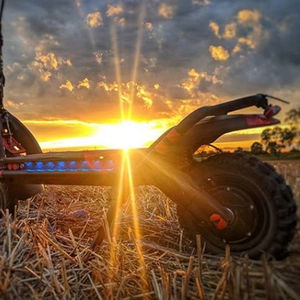 Leistungsstarker und Robuster Kaabo Wolf Warrior 11 Plus E-Scooter mit 2 Ladegeräten, auf Lager in den USA, Kostenloser Versand - Product Image 2