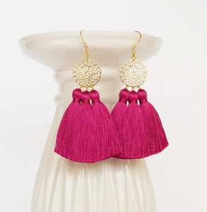 Pendientes de Borla Magenta Hechos a Mano, Felicidad - Product Image 1