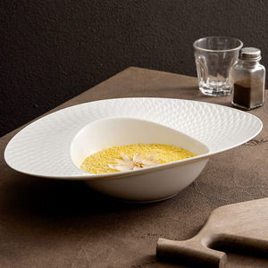Grand bol à soupe en céramique blanche, saladier à fruits haut de gamme, vaisselle occidentale irrégulière pour hôtel, assiette créative, assiette chapeau de paille - Product Image 4