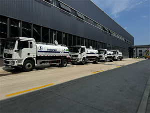 Camión cisterna de agua 6x4, camión cisterna de agua con motor diésel Howo de China National Heavy Duty Truck, con volante a la izquierda. - Product Image 2