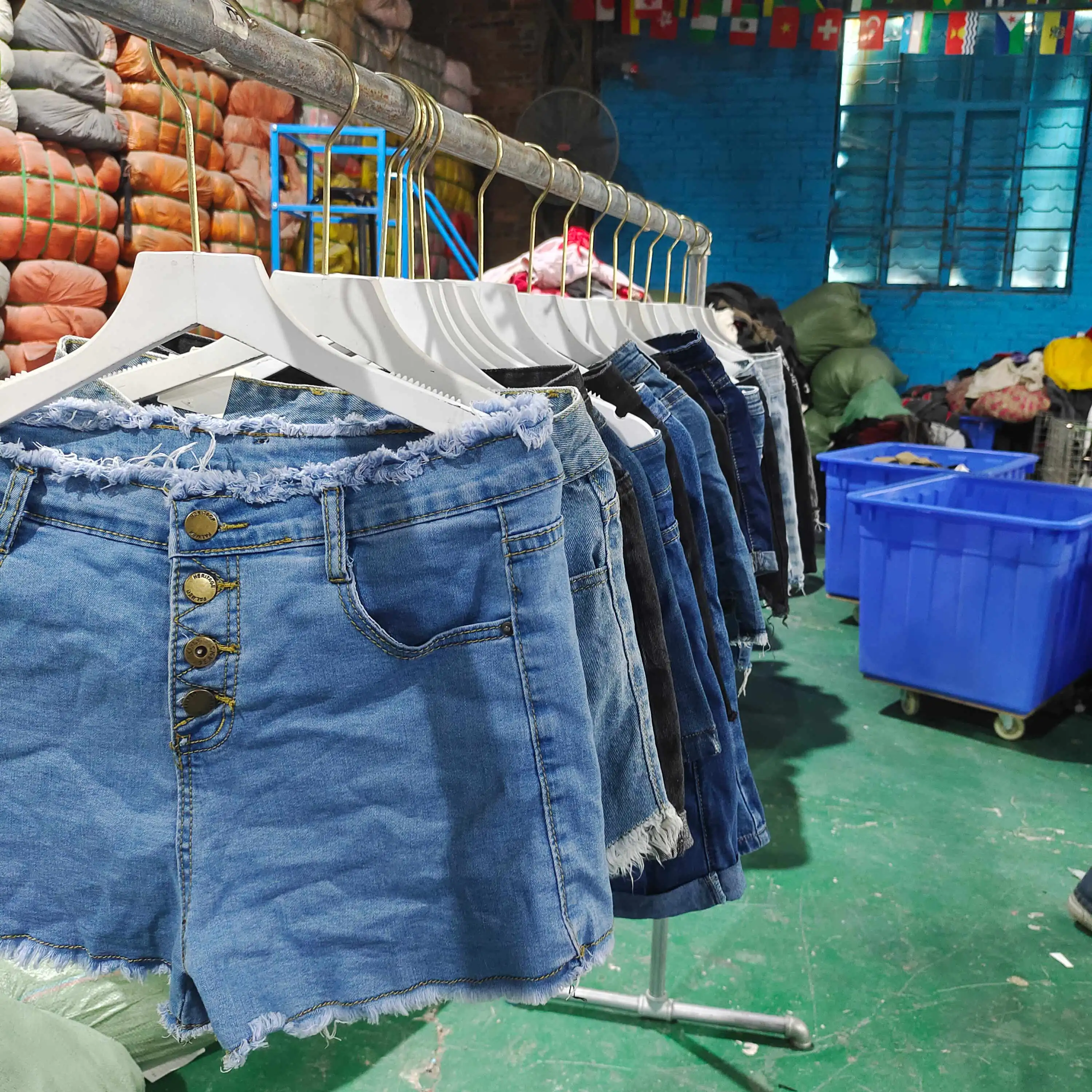 Venda por atacado de roupas de verão usadas moda jeans shorts usados shorts jeans em fardos